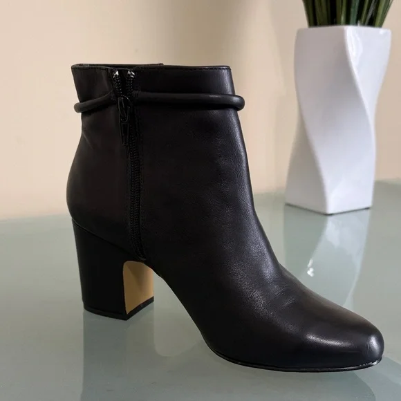 Black Leather Boots Bella Vita Ankle Booties with Buckle Size 8.5 - Picture 3 of 7